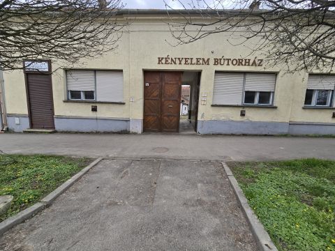 Kiadó Üzlethelyiség 7754 Bóly 