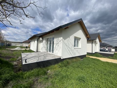Kiadó Ház 9143 Enese 