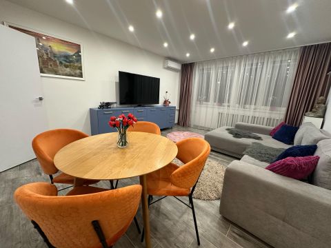 Eladó Lakás 6000 Kecskemét , Felújított, korszerűsített, 2 szobás lakás