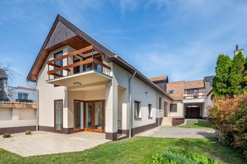 Kiadó Ház 8000 Székesfehérvár , Belvárosi kiadó házrész