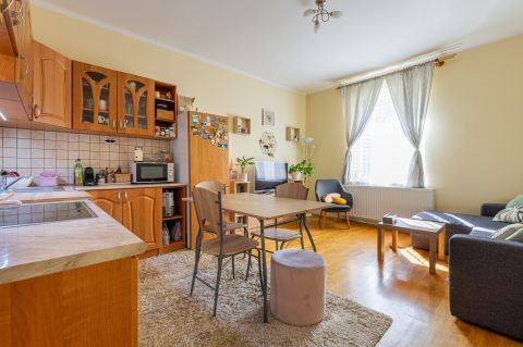 Eladó Lakás 1148 Budapest 14. kerület , Örs vezér tere közelében FELÚJÍTOTT, 3 szobás, ERKÉLYES 