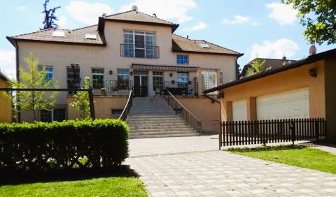 Eladó Ház 2220 Vecsés Kuriózum Vecsésen: felújított VILLA központi helyen!