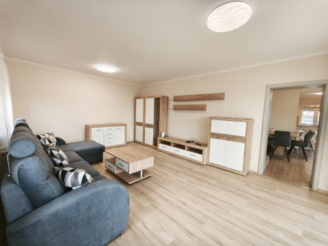 Eladó Ház 2400 Dunaújváros , Északi lakóparkban-120 m2-es, új állapotú ikerház fél eladó!