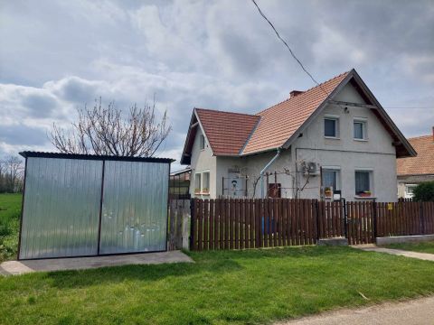 Eladó Ház 7083 Tolnanémedi két szintes tégla ház