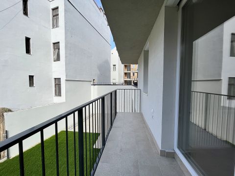 Eladó Lakás 1086 Budapest 8. kerület Egyetemek szomszédságában kertkapcsolatos, teraszos B107