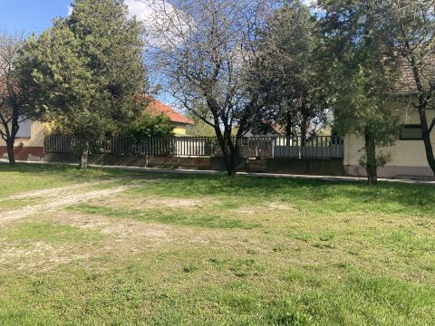 Eladó Telek 6041 Kerekegyháza , Kerekegyháza központjában bontandó ház nagy telekkel ELADÓ!