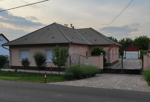 Eladó Ház 5900 Orosháza , Eladó családi ház Orosházán,Tágas terek, 