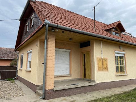 Eladó Ház 5661 Újkígyós 5661 Újkígyós, Tó környéke