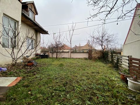 Eladó Ház 8105 Pétfürdő Családi házas környezetben, kertes, 142 m2-es sorház eladó!
