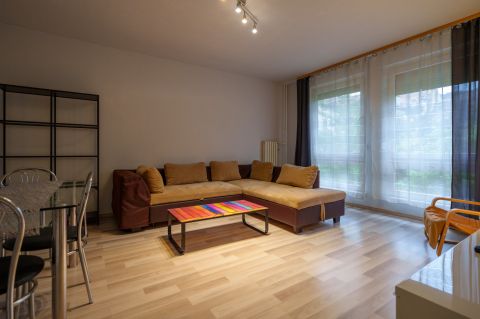 Eladó Lakás 1094 Budapest 9. kerület , PARKRA NÉZŐ, MÁSFÉL SZOBÁSSÁ ALAKÍTHATÓ LAKÁS SZUPER HELYEN