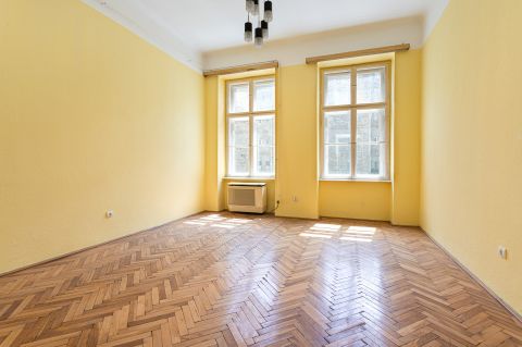 Eladó Lakás 1093 Budapest 9. kerület , Kálvin tér közelében emeleti, csendes lakás szép házban