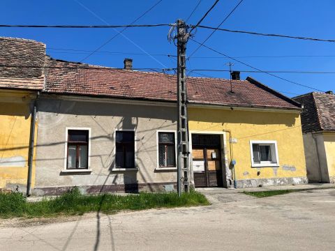 Eladó Ház 8500 Pápa 