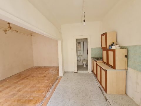 Eladó Lakás 1089 Budapest 8. kerület , Ludovika Campus - emeleti, világos felújítandó - reális áron