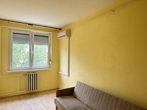 Eladó Lakás 6000 Kecskemét Kecskeméten a Kórház közelében 2 szobás, nyilászáró cserélt