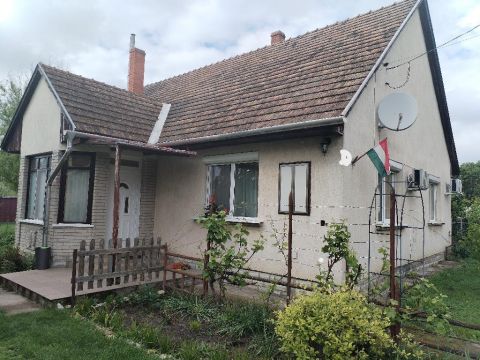 Eladó Ház 8126 Sárszentágota , 8126 Sárszentágota, Csendes