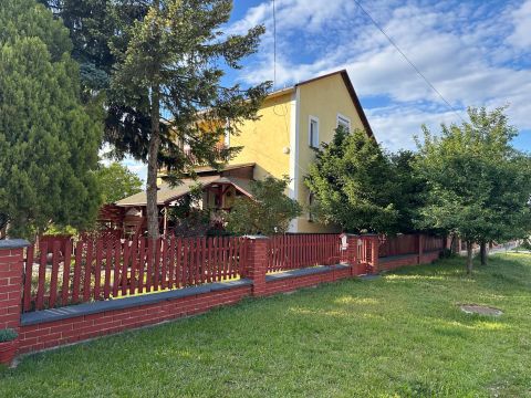 Eladó Ház 2723 Nyáregyháza , Csendes utcában