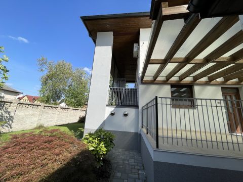 Kiadó Lakás 6000 Kecskemét , Kiadó exkluzív családi ház a belvárosban