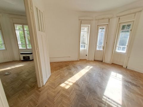Eladó Lakás 1024 Budapest 2. kerület , Lövőház utca sétáló részére néző sarokerkélyes