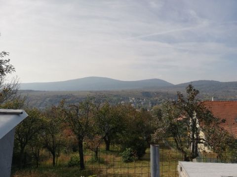 Eladó Telek 2013 Pomáz , A Messelián panorámás építési telek, 30% beépíthetőséggel!