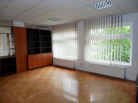 Eladó Iroda 1118 Budapest 11. kerület ,  Sasad alján, jól megközelíthető helyen