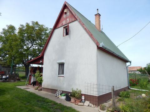 Eladó Ház 8130 Enying , Balaton közeli zártkerti házacska nyaralónak vagy lakhatásra