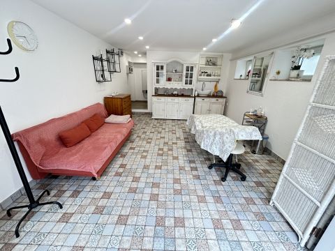Eladó Üzlethelyiség 1118 Budapest 11. kerület , Sasad alján