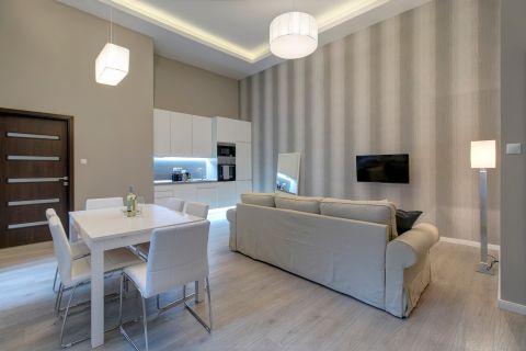 Eladó Lakás 1051 Budapest 5. kerület Felújított 2 hálós a Duna Corso mögött
