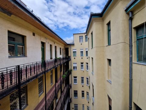 Eladó Lakás 1136 Budapest 13. kerület ***ÚJLIPÓTVÁROSBAN AMERIKAI KONYHÀS NAPPALI +2 HÁLÓS LAKÁS**