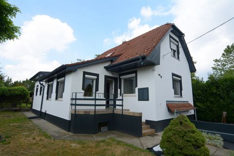 Kiadó Ház 6000 Kecskemét , Kecskeméten kiadó nappali + 4 szobás ház munkásszállásnak is