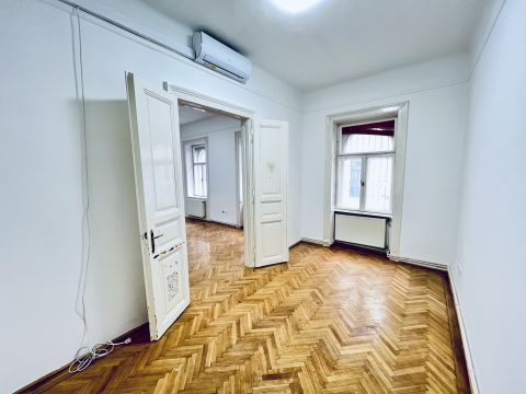 Eladó Lakás 1076 Budapest 7. kerület , Péterfy Sándor utcában földsziti lakás eladó