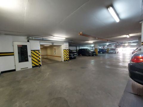 Eladó Parkoló 1077 Budapest 7. kerület , Prémium autó beálló egy Síp utcai teremgarázsban