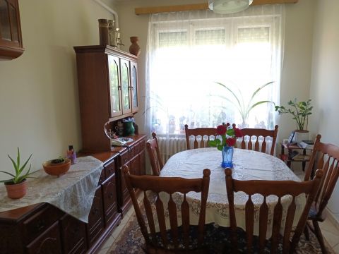 Eladó Ház 4034 Debrecen , A Biharikert, csendes, aszfaltozott utcájában