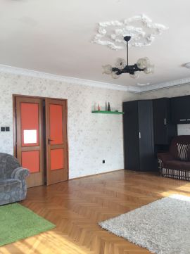 Kiadó Lakás 1147 Budapest 14. kerület Hatalmas szoba, saját fürdő-wc, közös konyha, erkély!