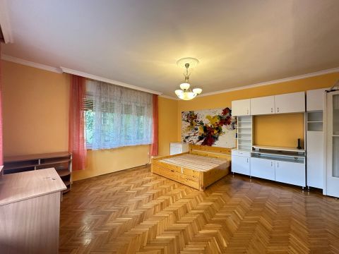 Eladó Lakás 1024 Budapest 2. kerület 