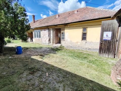 Eladó Lakás 2700 Cegléd , Eladó felújítandó lakás a Bajcsy-Zsilinszky úton! 
