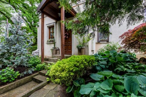 Eladó Ház 2016 Leányfalu , Eladó Leányfalun egy Dunára néző, nagy teraszos családi ház.