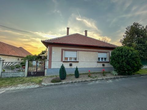 Eladó Ház 2737 Ceglédbercel Álmodd újra vidéken – Ceglédberceli ház falusi CSOK-kal