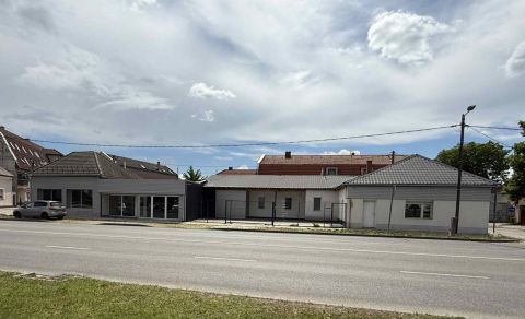 Eladó Ház 6000 Kecskemét , Kiváló befektetés! Üzlethelyiségek,lakás,parkolás egy helyen