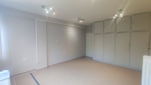 Kiadó Irodaépület 7400 Kaposvár 