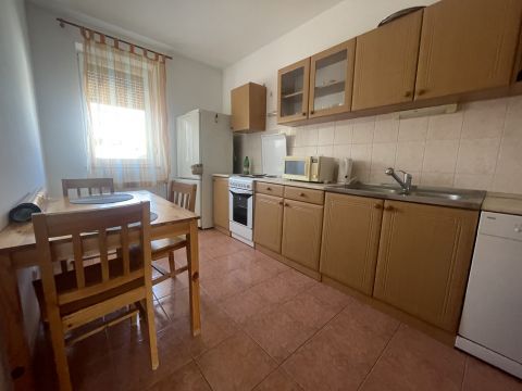 Kiadó Lakás 6000 Kecskemét , Belvárosi, nappali + 1 szobás bútorozott lakás kiadó!