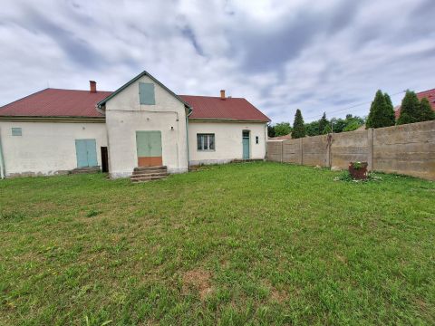 Eladó Üzlethelyiség 9833 Csehi Csehi