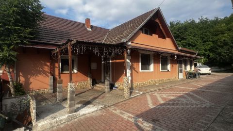 Eladó Ház 2400 Dunaújváros , központban
