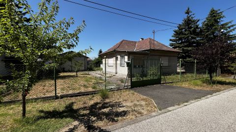 Eladó Ház 1174 Budapest 17. kerület , Fejújítandó családi ház a Csík utcában