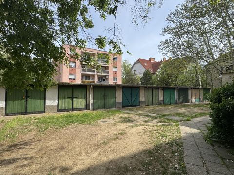 Kiadó Parkoló 4028 Debrecen , Debrecen, Nagyerdőn a Kodály Zoltán utcában 