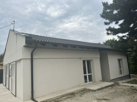 Eladó Ház 2462 Martonvásár , avia benzinkút