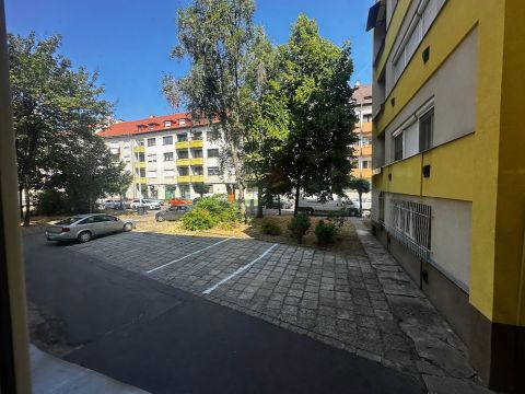 Eladó Lakás 9022 Győr , Győr Belvárosában Árkádhoz közel