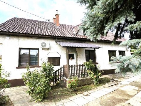 Eladó Ház 2750 Nagykőrös , Nagykőrös Belvárosa közelében, 5 szobás, családiház