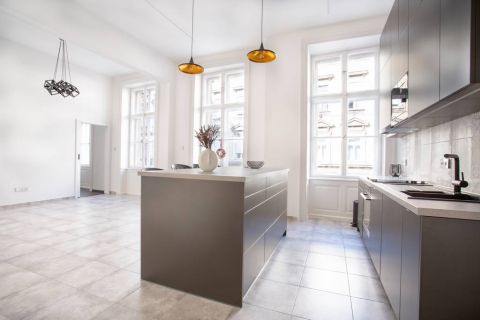 Eladó Lakás 1068 Budapest 6. kerület , Kodály Körönd közelében felújítót 3 szobás lakás.