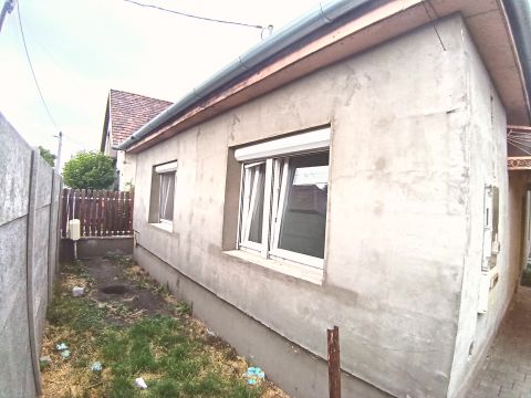 Eladó Ház 2200 Monor , Monor központ
