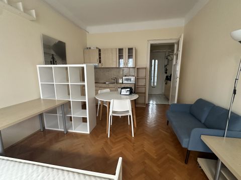 Kiadó Lakás 1051 Budapest 5. kerület 